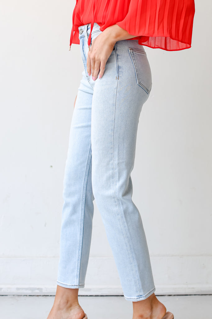 light wash Mom Jeans side view